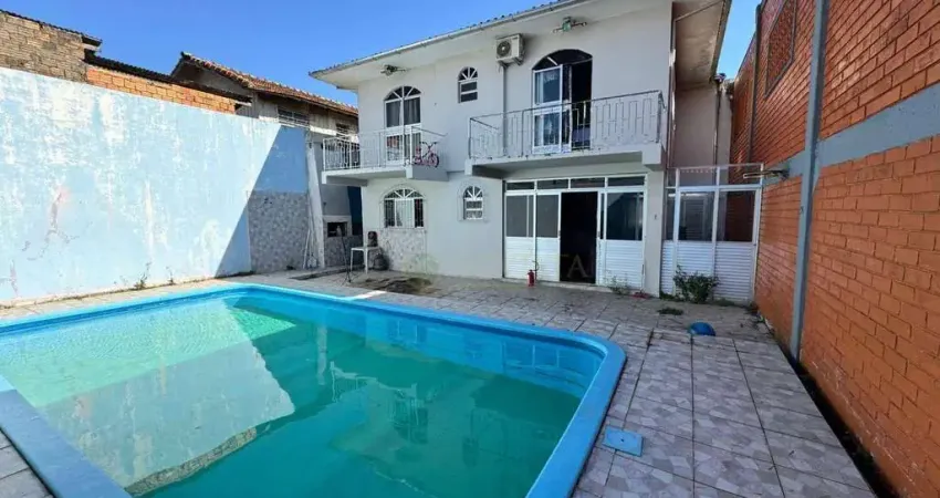 À venda | 185 m², piscina, churrasqueira, 4 quartos e 2 vagas cobertas - coloninha, florianópolis.