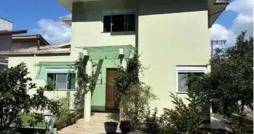 À venda | 315 m², condomínio fechado, 3 quartos e 4 vagas - trindade, florianópolis.