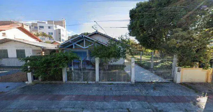 À venda | 350 m², 50 metros do mar, churrasqueira, 4 quartos - cachoeira do bom jesus, florianópolis.