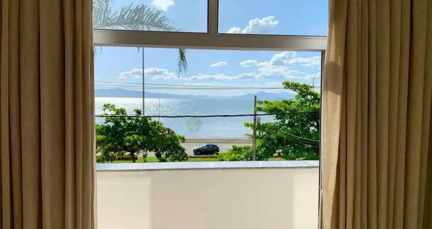 À venda | 249 m², 5 quartos, frente mar, semi mobiliado e 2 vagas - centro, florianópolis.