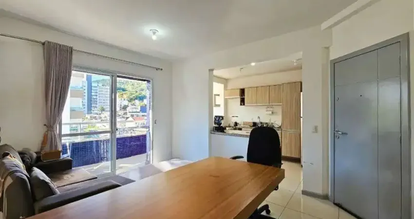 À venda | 77 m², semi mobiliado, sacada com churrasqueira, 2 quartos e 2 vagas - itacorubi, em florianópolis.