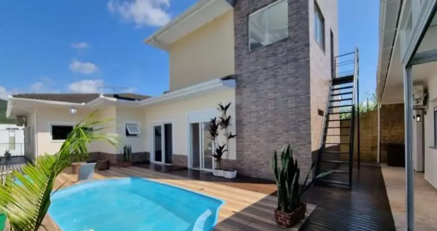 À venda | 251 m², 5 quartos, piscina privativa e 3 vagas - pedra branca, em palhoça.