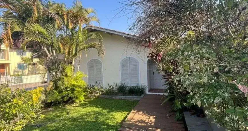 À venda | casa de 135 m², edícula com churrasqueira, 3 quartos e 2 vagas - bom abrigo, em florianópolis.