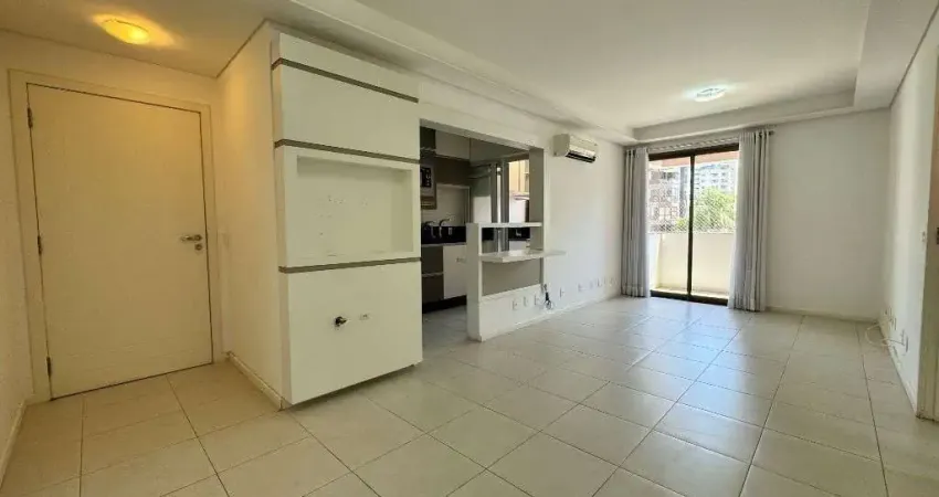 À venda | 70 m², 2 quartos, sacada com churrasqueira e 2 vagas - centro, em florianópolis.
