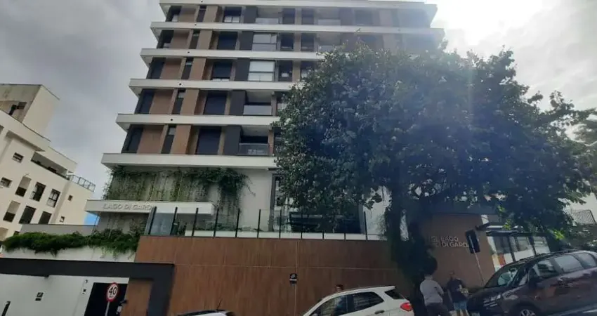 Locação | 80 m², 3 quartos (todos suítes), sacada com churrasqueira e 2 vagas - centro, em florianópolis.