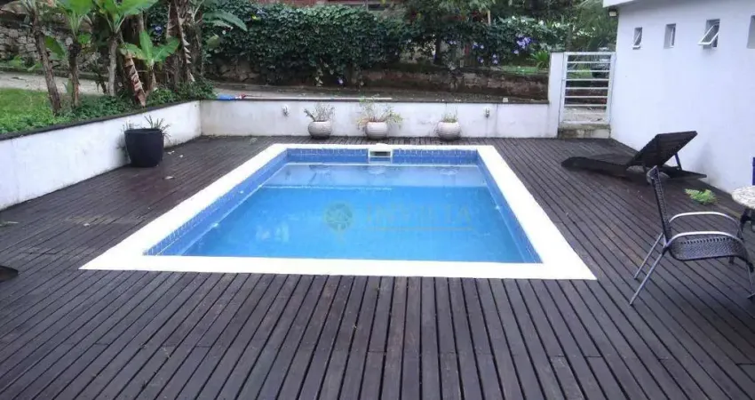 À venda | 5632 m², 4 quartos (todos suítes), piscina e 4 vagas - sambaqui, em florianópolis.