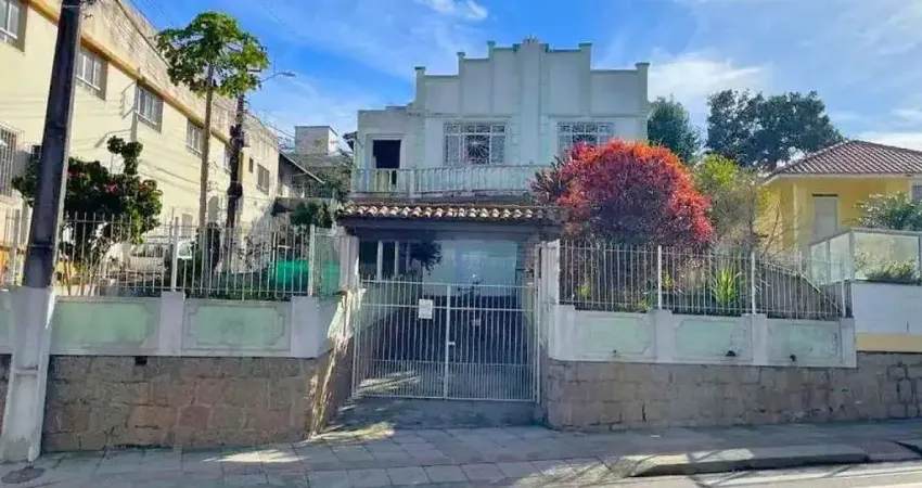 À venda | casa de 230 m², 3 quartos e 1 vaga - capoeiras, em florianópolis.