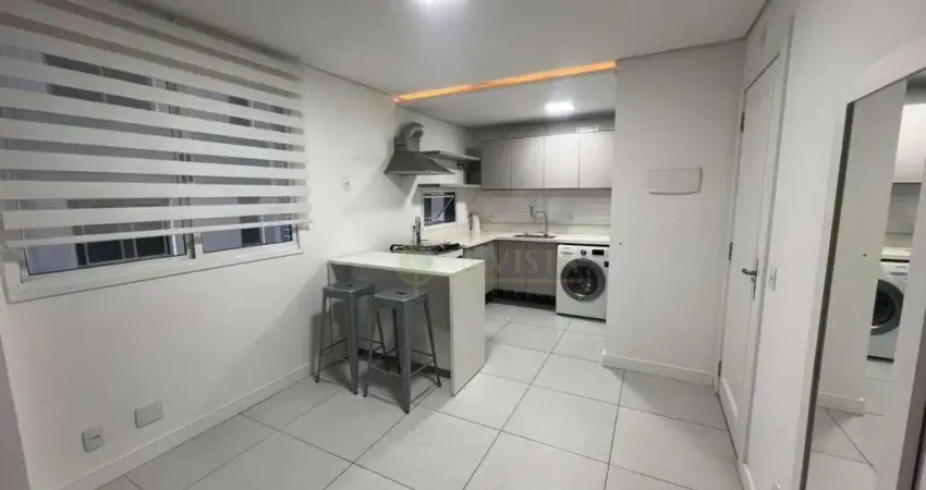 À venda | 32 m², semi mobiliado e 1 vaga - centro, em florianópolis.