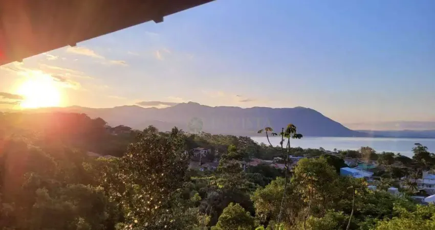 À venda | casa de 210 m², vista mar, 3 quartos, varanda gourmet e 2 vagas - ribeirão da ilha, em florianópolis.