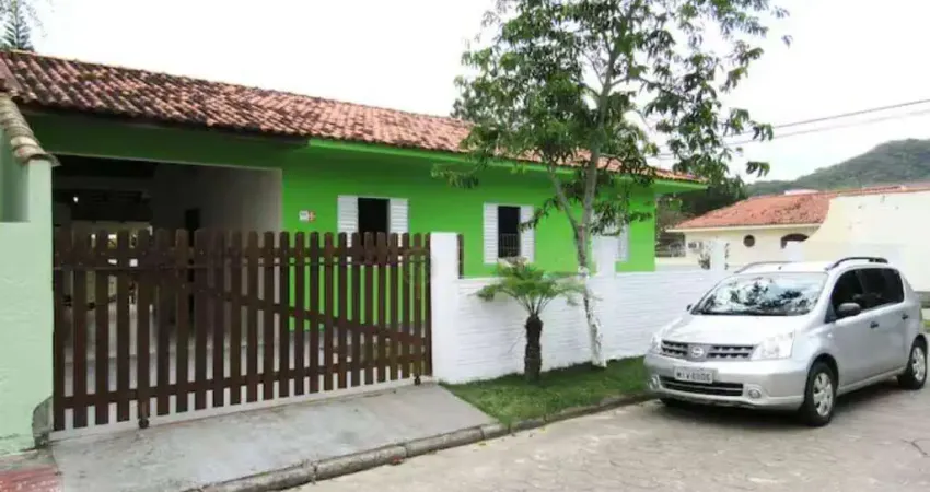 À venda | casa de 120 m², varanda com churrasqueira, 3 quartos e 8 vagas - praia do campeche, em florianópolis.