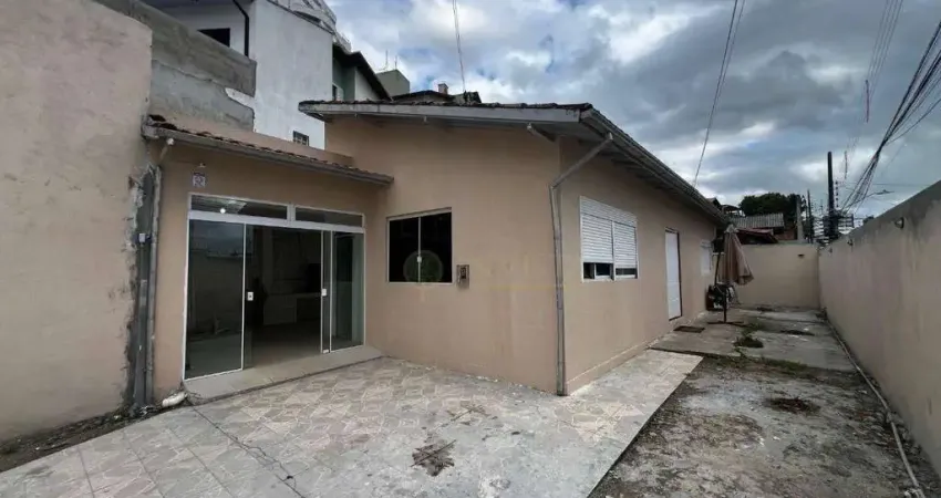 À venda | Casa de 120 m², Varanda Gourmet, Piscina, 3 quartos e 2 vagas - Capoeiras, em Florianópolis.