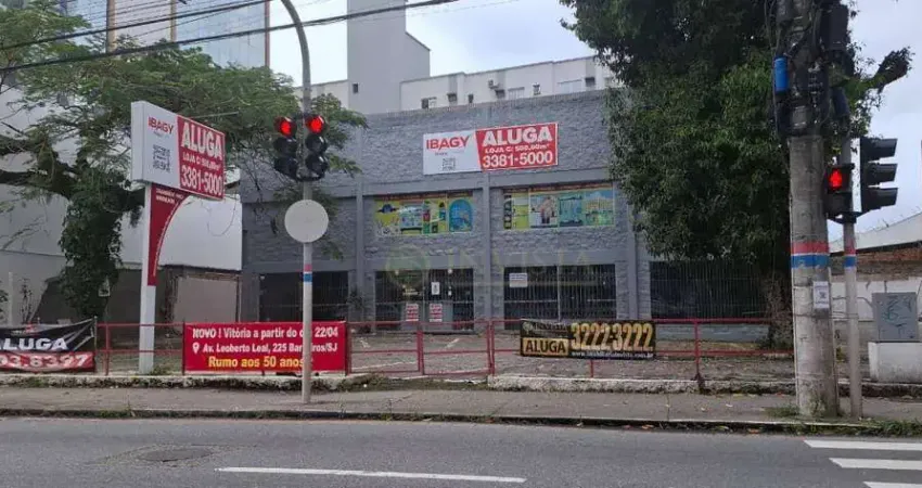 Galpão para alugar em florianópolis, 677 m² e 11 vagas - bairro estreito, próximo à av. beira mar continental.