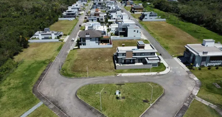 Lote de esquina, próximo a área de lazer - condomínio fechado villa ratones.