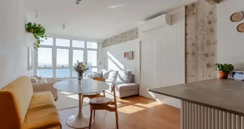 Apartamento frente Mar com 3 quartos à venda em Florianópolis, Mobiliado e Decorado e 1 vaga de garagem - Bairro Centro, na Av. Beira Mar Norte.