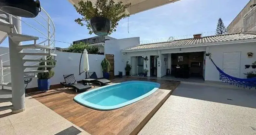 Casa com 3 quartos à venda em florianópolis, churrasqueira, piscina e 3 vagas - bairro balneário do estreito.