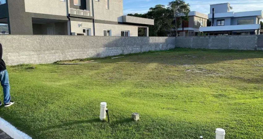 Terreno em condomínio fechado à venda na Rua Camarinhas, 331, Campeche, Florianópolis
