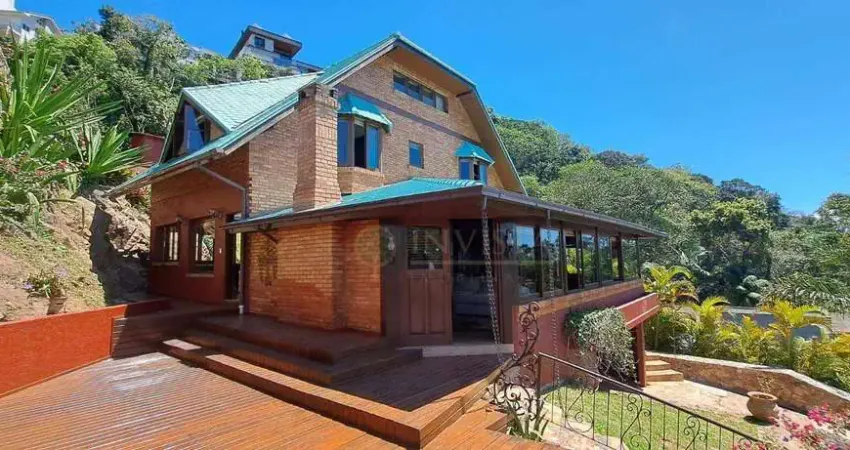 Casa com 4 suítes à venda no Bosque das Mansões! Condomínio Fechado, Mobiliado e 4 vagas - São José/SC.