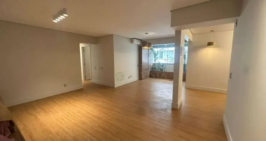 Apartamento com 3 quartos em florianópolis! semi mobiliado, reformado e 2 vagas - rua esteves junior, bairro centro.