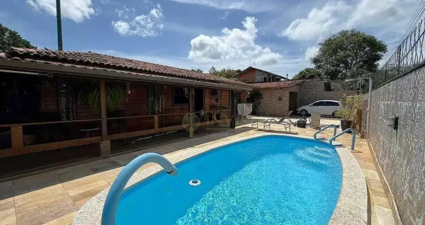Casa com 3 quartos e piscina em florianópolis! edícula, área com churrasqueira e 2 vagas - praia do campeche.
