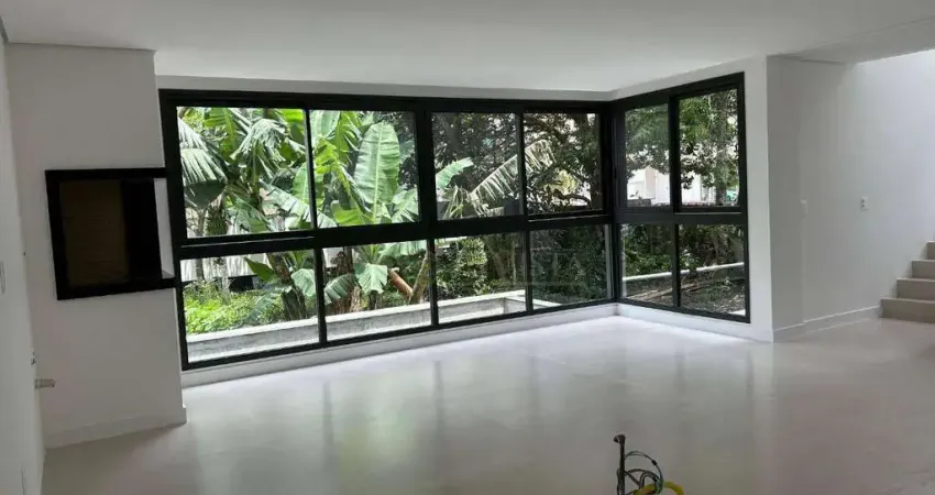 Casa com 3 quartos em florianópolis! churrasqueira e 2 vagas - bairro córrego grande.