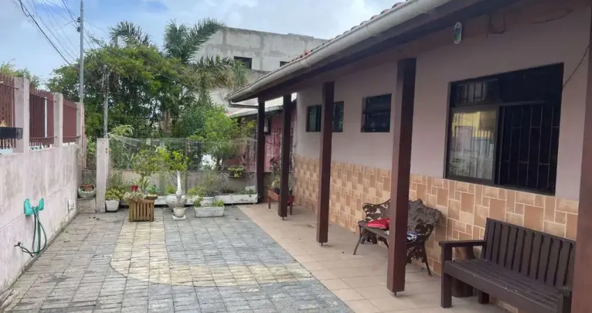 Casa com 3 quartos em florianópolis! terraço e 2 vagas de garagem - bairro jardim atlântico.