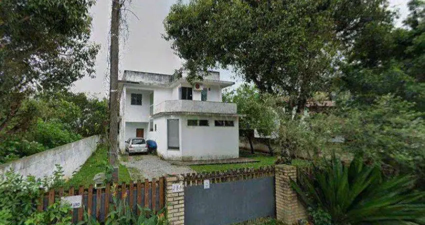 Casa com 2 quartos à venda em florianópolis! 120 m², 2 pavimentos e 5 vagas de garagem - praia do campeche.