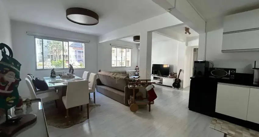 Apartamento com 2 quartos à venda em florianópolis! semi mobiliado e 1 vaga de garagem - bairro centro.