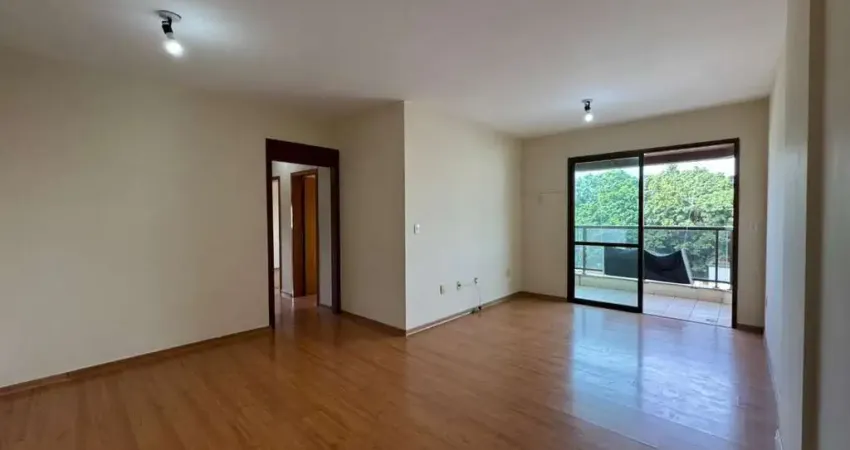 Apartamento com 3 quartos à venda em florianópolis! semi mobiliado, sacada e 1 vaga - bairro coqueiros.