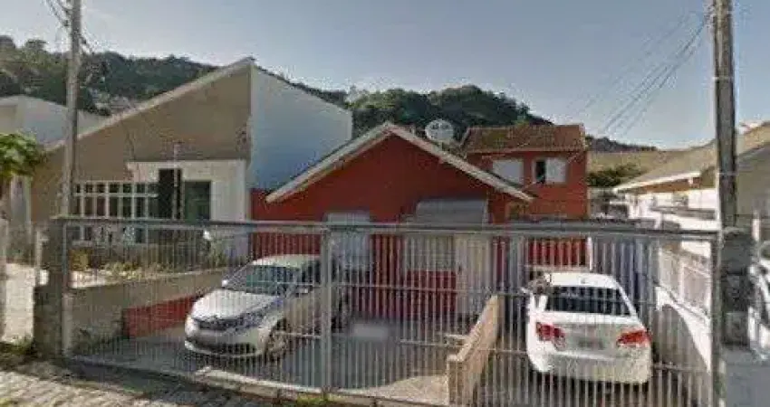 Casa com 3 quartos para alugar na Rua Monsenhor Topp, 166, Centro, Florianópolis