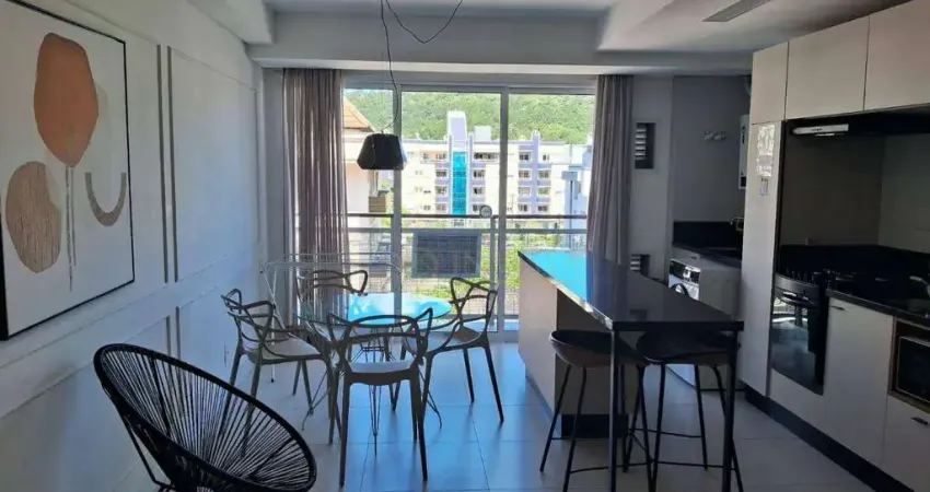 Apartamento com 2 quartos à venda na praia de jurerê, em florianópolis/sc! sacada com vista mar e 1 vaga.