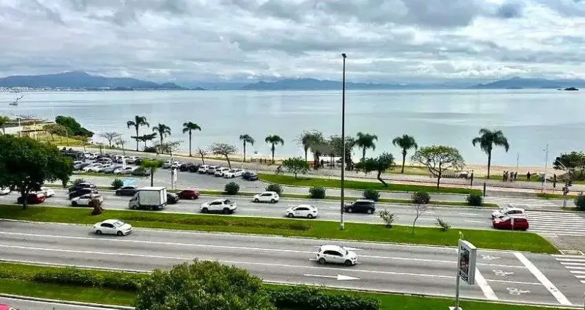 Apartamento Frente Mar com 3 suítes à venda em Florianópolis/SC.