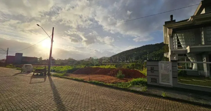 Terreno de 450 m² à venda em Condomínio Fechado - Bairro Saco Grande, em Florianópolis/SC.