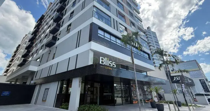 Apartamento com 2 quartos à venda em florianópolis, sacada com churrasqueira, 73 m² e 1 vaga - bairro estreito.