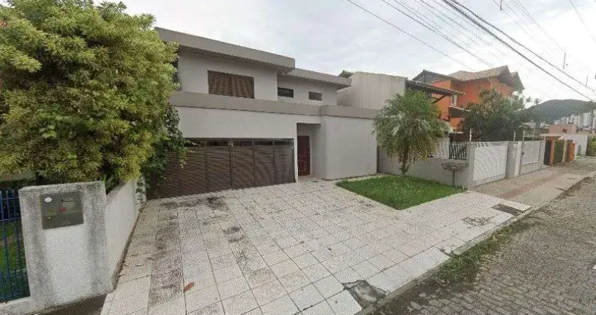 Casa com 7 quartos e piscina à venda em Florianópolis/SC - Parque São Jorge, Itacorubi.