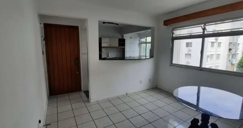 Apartamento Semi Mobiliado com 2 quartos para Alugar no Bairro Estreito, em Florianópolis/SC.