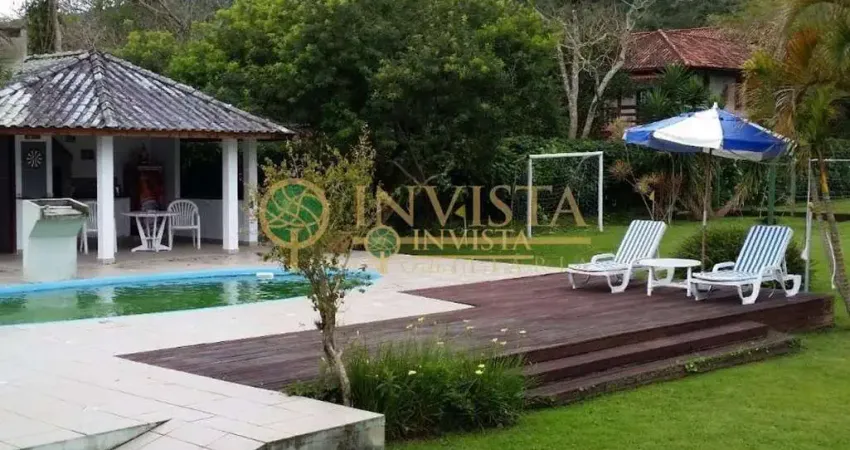 À venda | 8.400m², piscina privativa, quiosque com churrasqueira, campo de futebol e 3 quartos - ratones, florianópolis.