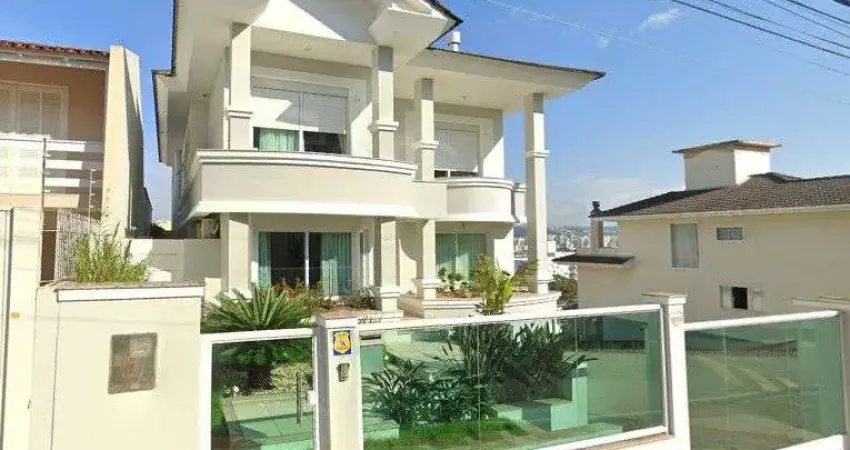 Alto Padrão no bairro Itaguaçu! Piscina, hidromassagem, 4 quartos, vista Mar, 505m² e 7 vagas de garagem.