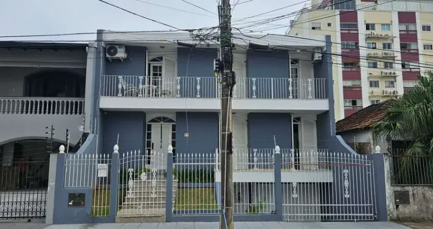 À venda | Mobiliada, 4 quartos, espaço lazer com piscina e 3 vagas no Estreito - À venda em Florianópolis