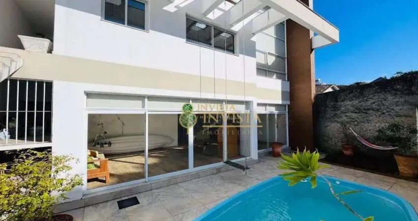 Casa com piscina e 3 quartos à venda em Coqueiros, Florianópolis/SC!