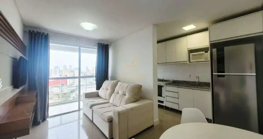 Apartamento mobiliado, ótima localização, varanda com churrasqueira e área de lazer completa com piscina, academia e salão de festas.