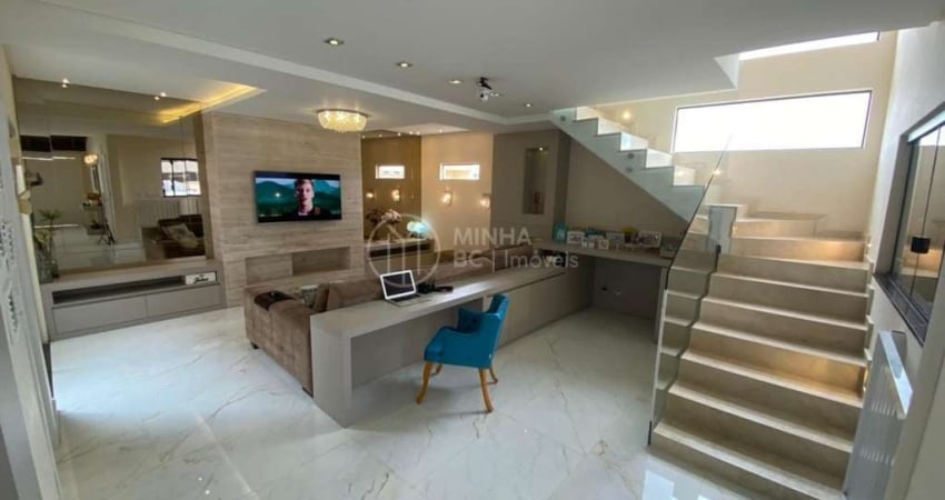 Casa Maravilhosa com piscina em Camboriú