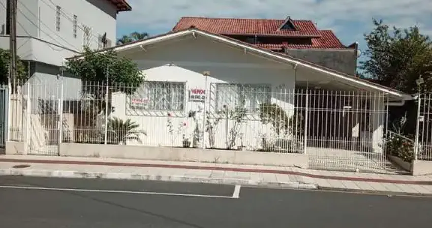 Casa com 3 quartos à venda na Rua 906, 630, Centro, Balneário Camboriú