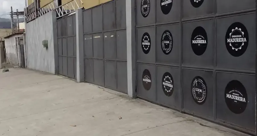 Alugou ótimo terreno comercial valor  6000  estrada do portela