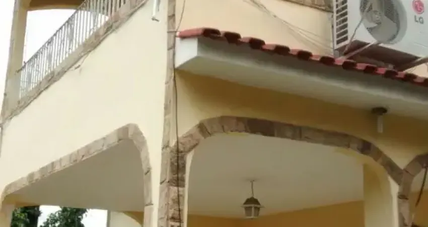 Vendo casarao 4 quartos sendo 4 suite valor 550 mil aceito finciamento bancario ( anchieta)