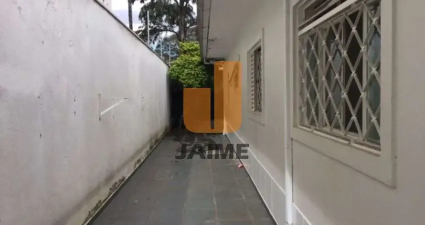 Casa assobradada com 147m², varanda, poder ser usada como residencial ou comercial, em perdizes.