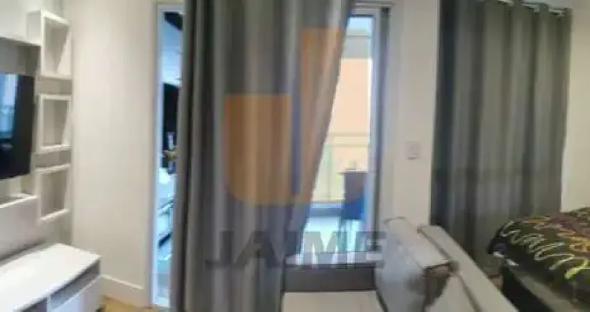 Apartamento diferenciado, com sala ampla e cozinha aberta na sacada.