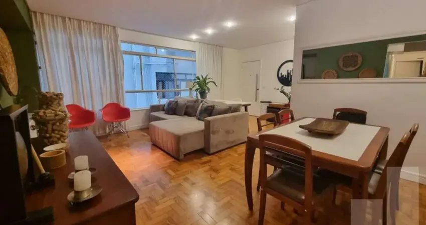 Apartamento reformado,com 130 m2 bem distribuídos e uma vaga grande, bem próximo ao Shopping.