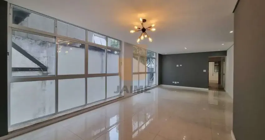 Apartamento totalmente reformado, com 123 m2 e uma vaga, próximo ao shopping.