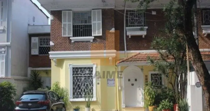 Excelente casa comercial, piso térreo, 4 salas, cozinha,lavabo,quintal e recepção!