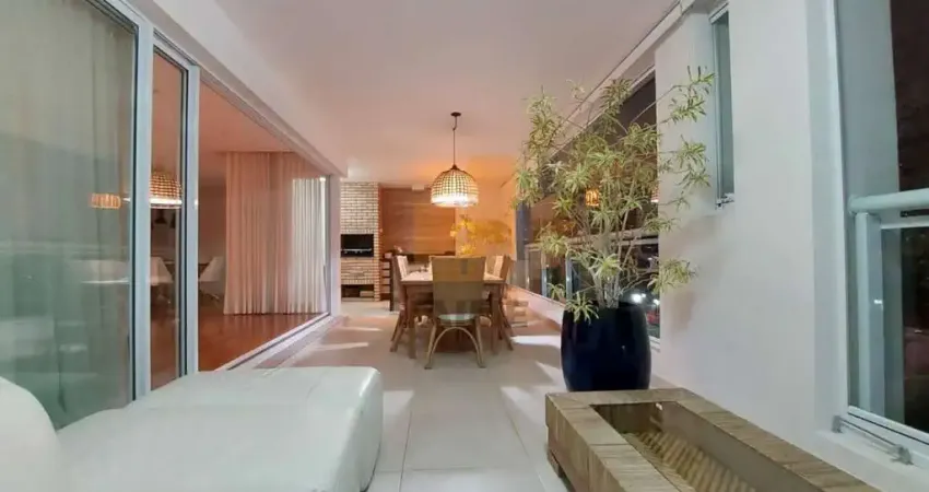 Alto padrão com 3 suítes e 3 vagas, bem distribuídos com 241 m2 - Água Branca